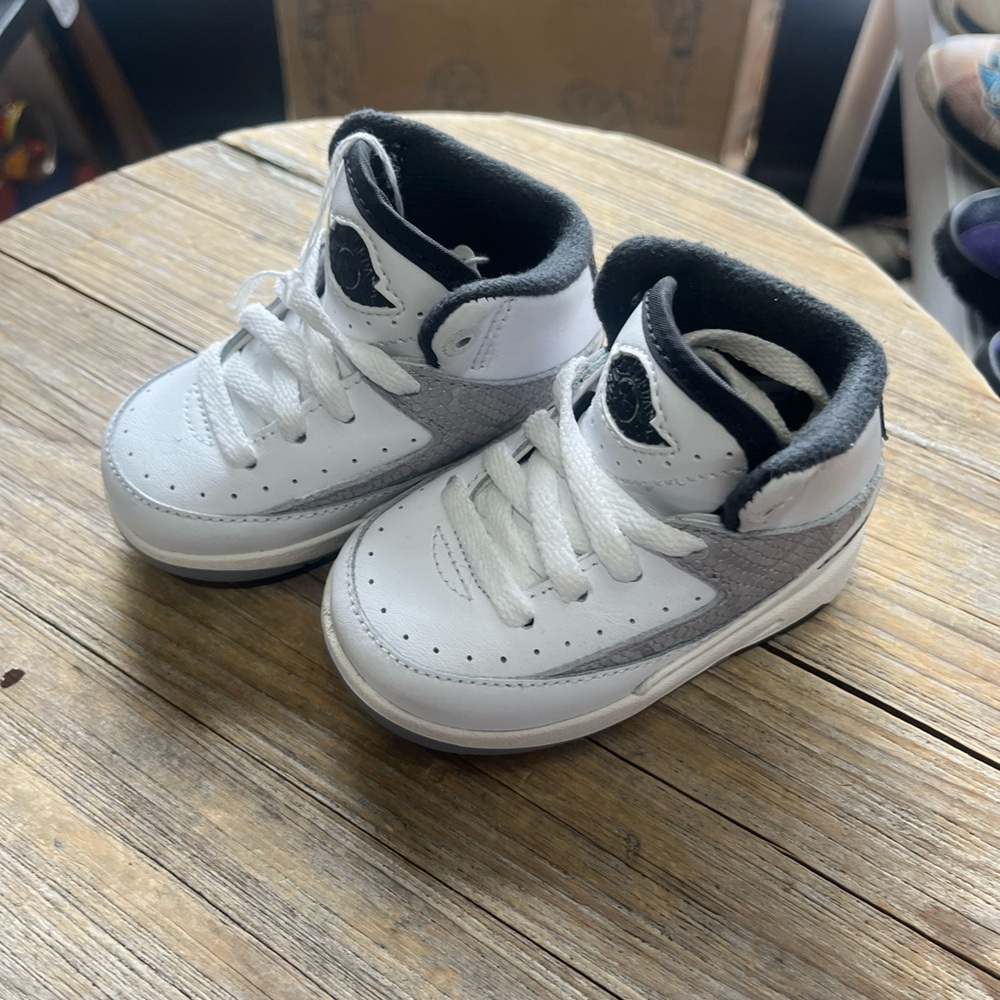 New Authentic Jordan 2 Retro Python Toddler Size 3C White/Black/Sail/Red Kids